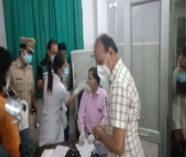 Photo of महाराष्ट्र के हिंगोली की दर्दनाक घटना:नर्स ने 5 हजार से ज्यादा महिलाओं की डिलीवरी करवाई,