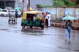 Photo of यूपी में मौसम ने बदली करवट, राजधानी लखनऊ में हल्की बारिश, गर्मी से मिली राहत