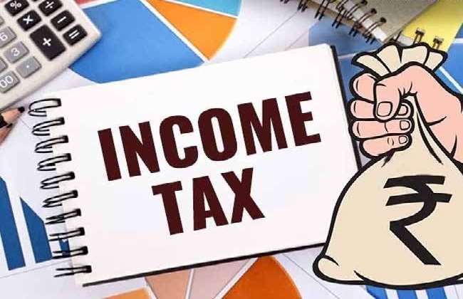 UP officials create panic, income tax raid continues from Lucknow to Delhi