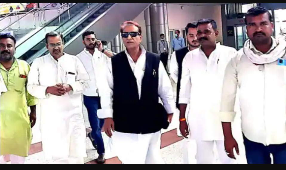 Azam Khan reached Varanasi, gave this mantra SP workers