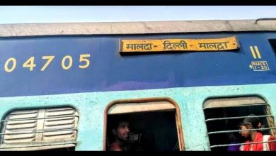 Protesters block Farakka Express