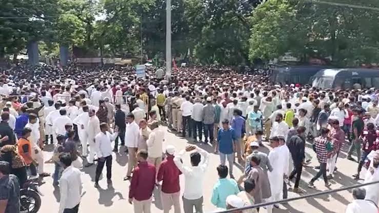 Muslims protest after juma prayers