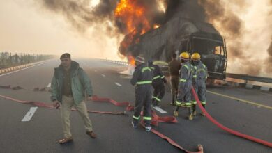 Photo of आगरा-लखनऊ एक्सप्रेस-वे पर ट्रक में लगी भीषण आग