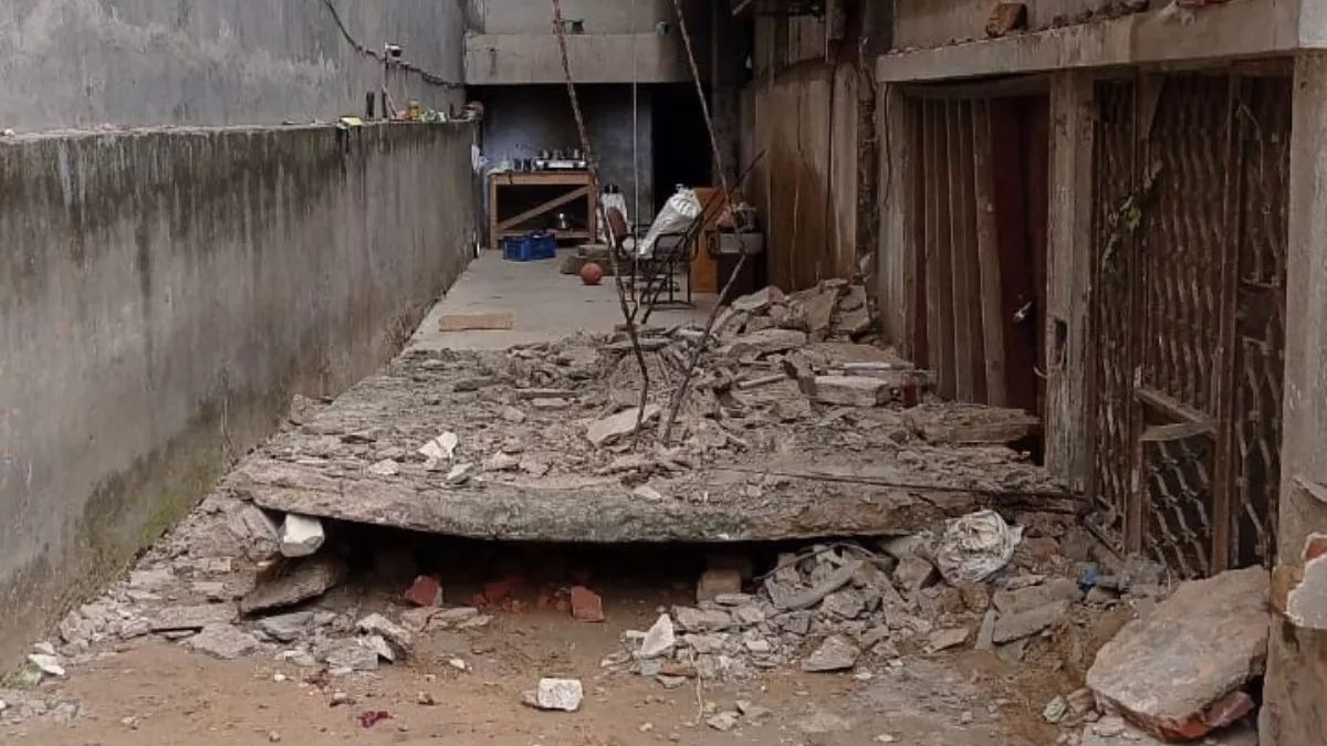 Building collapsed in Punjabi Bagh, Delhi lead to death of 2 people