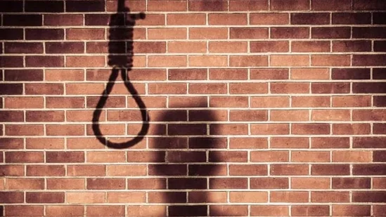 22 साल की महिला ने साड़ी से फांसी लगाकर की आत्महत्या