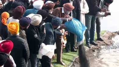 Manmohan Singh की अस्थियां विसर्जन में Gandhi परिवार और Congress नेताओं के न होने पर बीजेपी का हमला