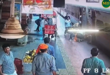 cctv-viral-video-women-daughter-fall-under-train-varanasi