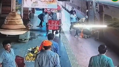 cctv-viral-video-women-daughter-fall-under-train-varanasi