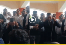 sdm-rinku-singh-sits-up-holding-ears-in-shahjahanpur-lawyers-protest-video-viral