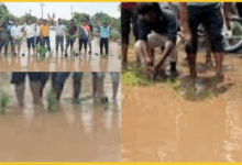 greater-noida-dankaur-road-dhan-protest-against-corruption
